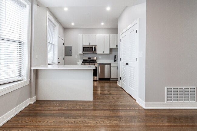 Foto del edificio - 3830 N Wilton Ave
