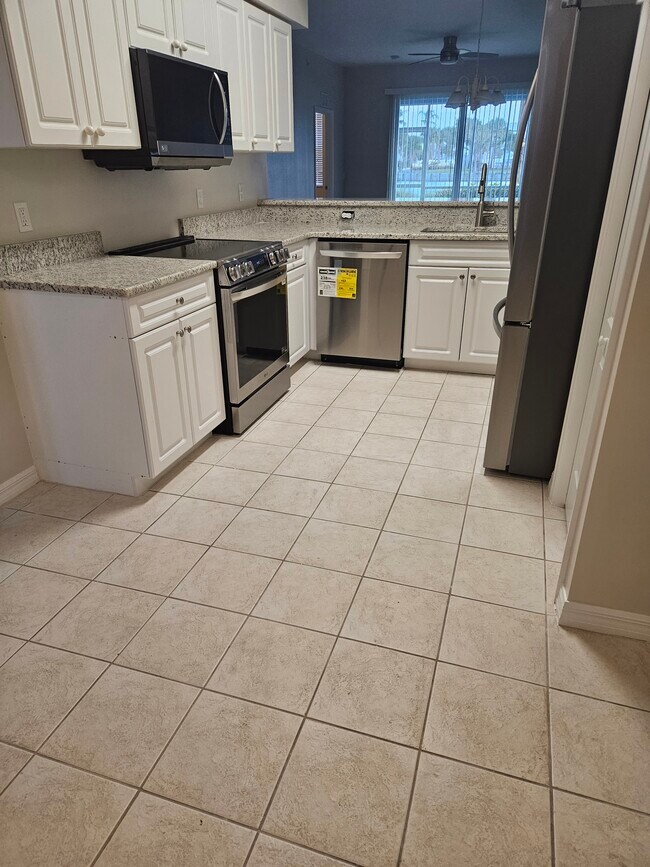 Foto del edificio - 16655 Lake Cir Dr