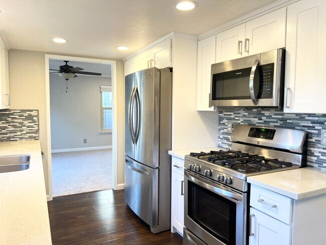 Foto del edificio - Beautiful Four Bedroom Home in Elk Grove