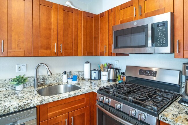 Foto del edificio - 1/1 Updated Furnished Condo + Private Lanai