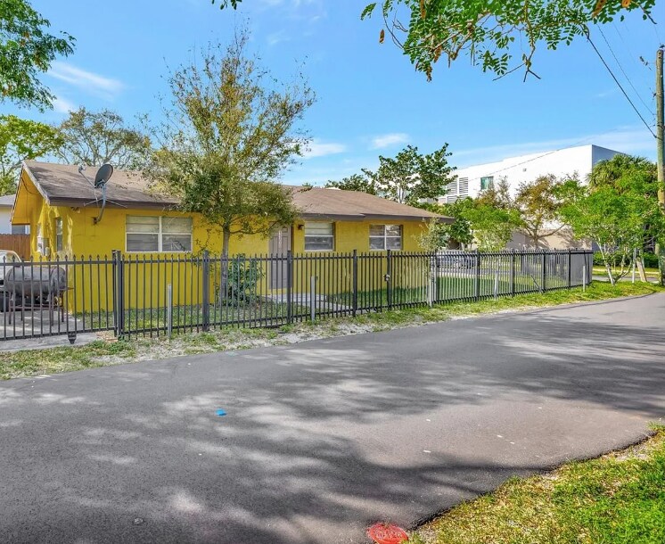 Primary Photo - 1300 NW 7th Ave