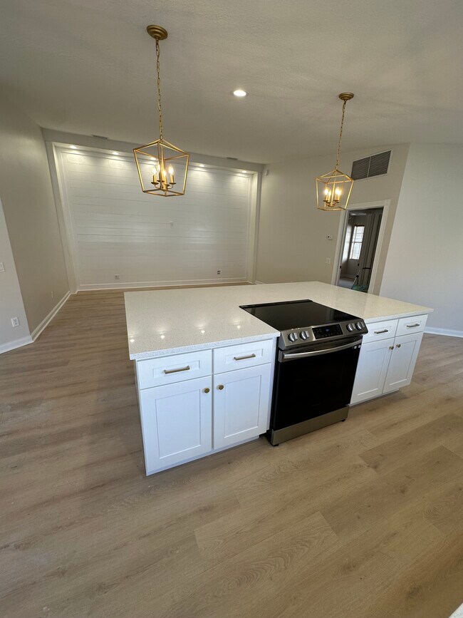 Building Photo - 1644 SW Shady Lake Ter