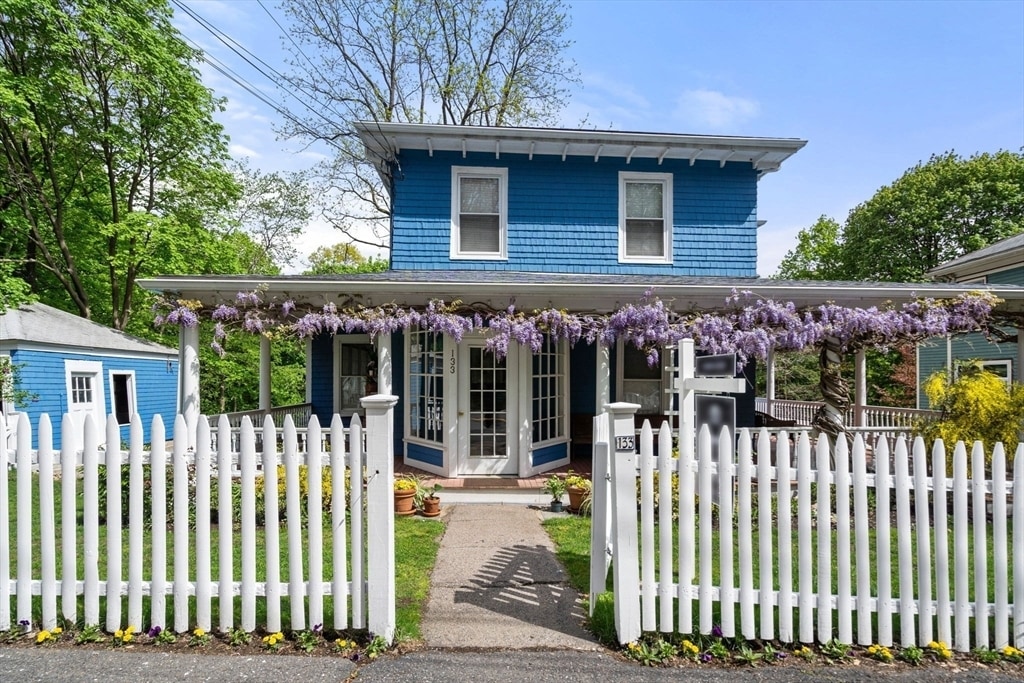 Primary Photo - 133 Newtonville Ave