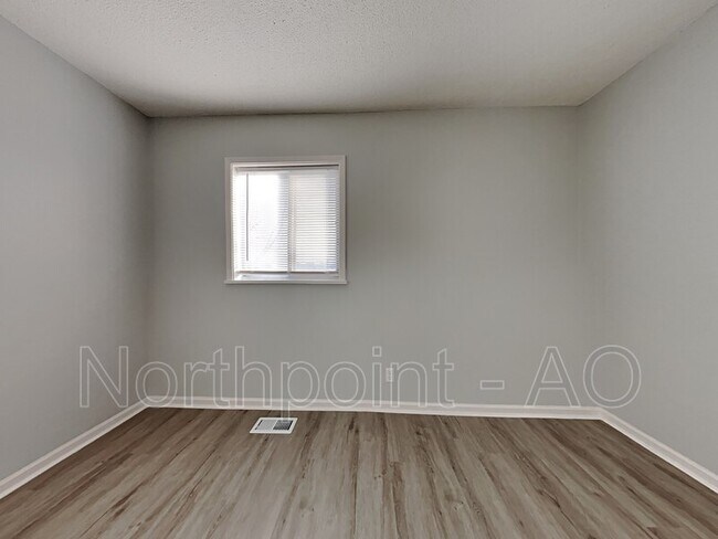 Foto del edificio - 9652 Ditman Way