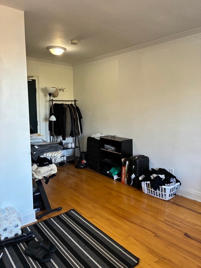 Building Photo - 600 Laurier Ave W