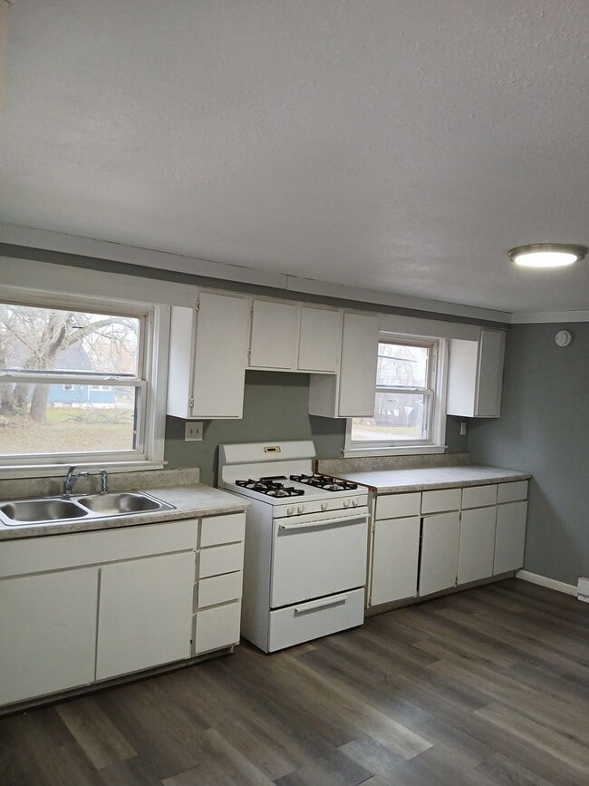 Building Photo - 3317 Elm St