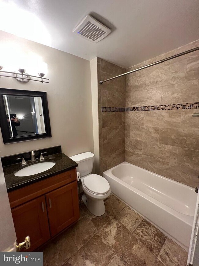 Foto del edificio - 5954 Berkshire Ct