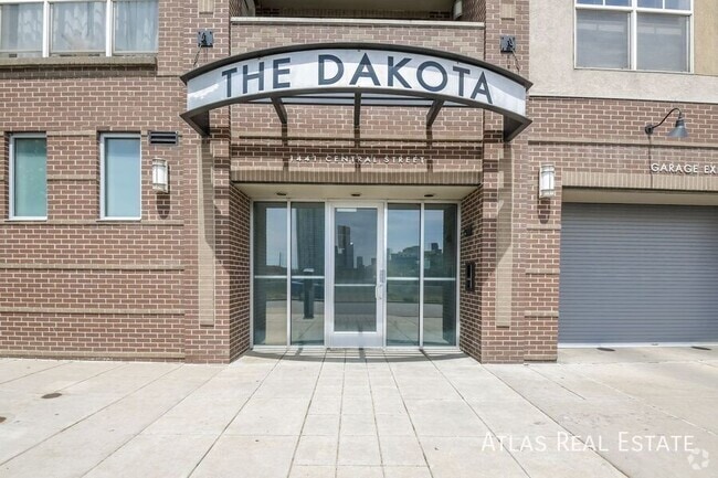 Building Photo - 1441 Central St