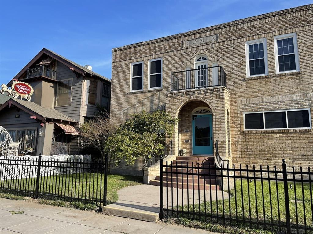 717 Broadway Ave Unit 2, Galveston, TX 77550 Room for Rent in