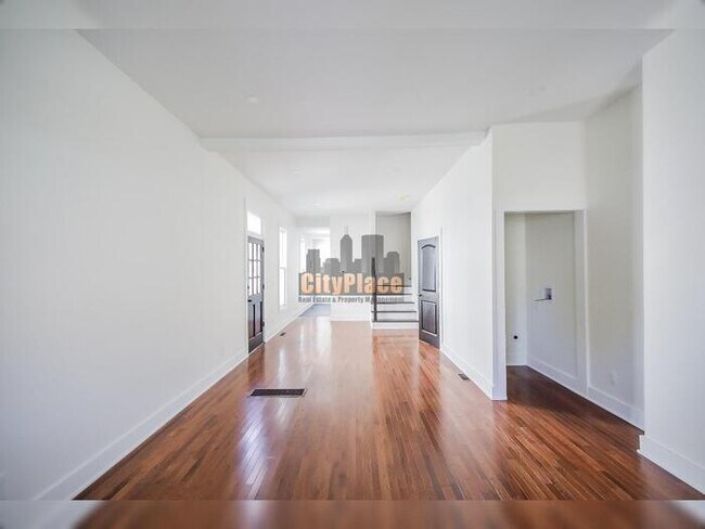 Foto del edificio - 843 N Park Ave