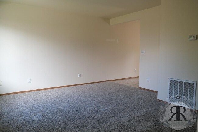 Foto del edificio - 2 Bedroom, 1 1/2 Bath Townhouse - Move In Ready!