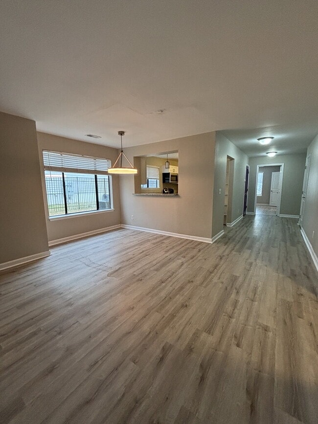 Foto del edificio - 8483 Yadkin Cir