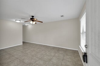 Building Photo - 170 S Bend Dr