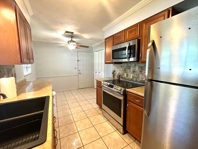 Building Photo - 5210 Lima Pl