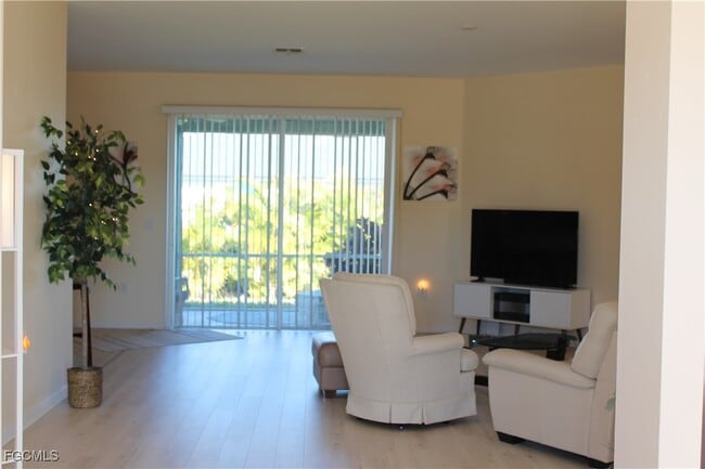 Foto del edificio - 2425 Embers Pkwy W