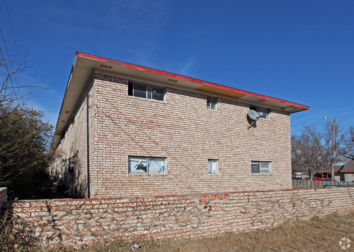 Building Photo - Newton Manor Apts