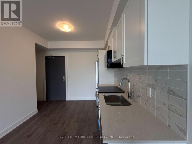 Building Photo - 705 Davis Dr