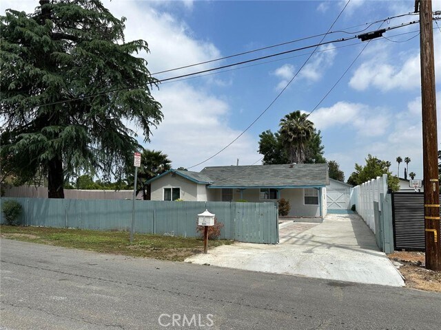 Foto principal - 18201 Topham St