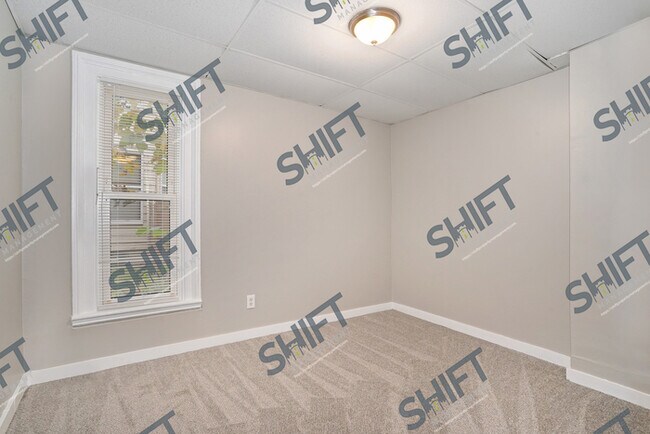 Building Photo - 731 Livingston -- Beautiful three bedroom