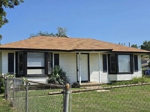 Building Photo - 10311 Bellview Dr
