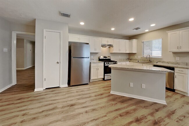Foto del edificio - 4935 Pecan Grove Dr
