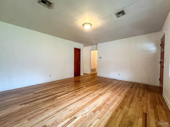 Building Photo - 3755 Summer Dr