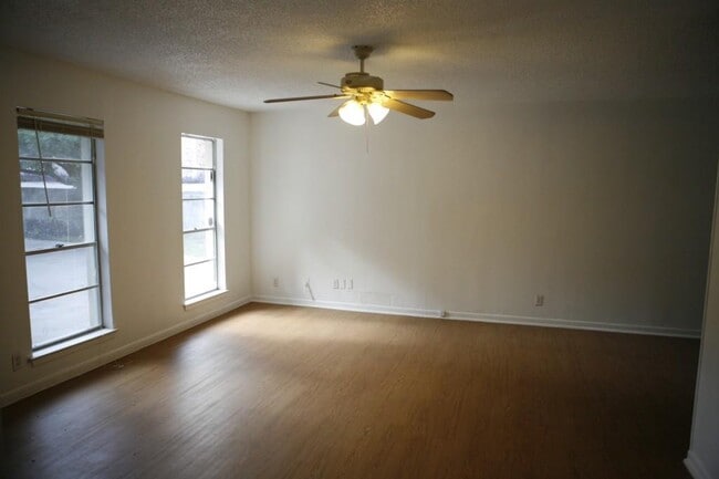 Foto del edificio - 3402 S Oak Dr