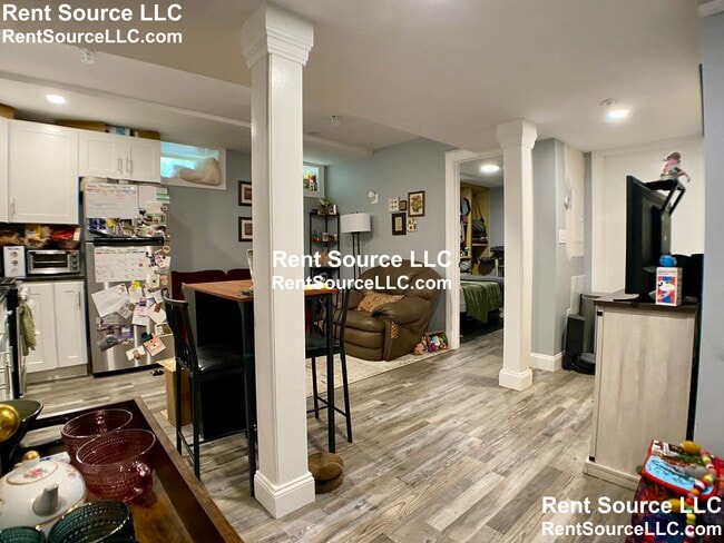 Building Photo - 303 Beacon St