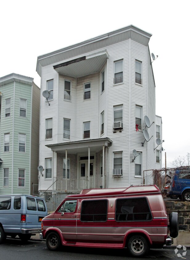 Primary Photo - 34 Caroline Ave