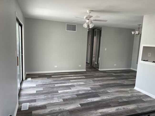 Building Photo - 1422 Bear Flag Dr