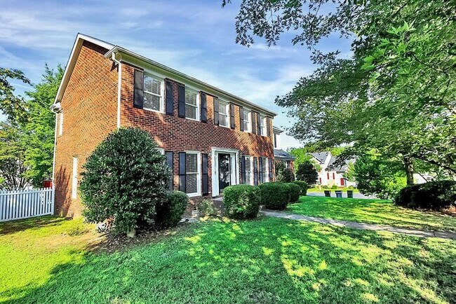 Foto del edificio - Well Maintained 4BD/2.5BA Home in the Cheshunt Community!