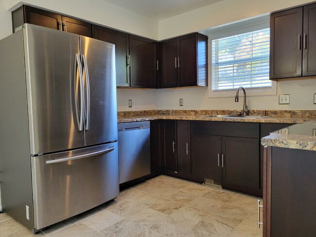 Building Photo - 3 bed , 2 bath Ranch Home on Corner Lot wi...