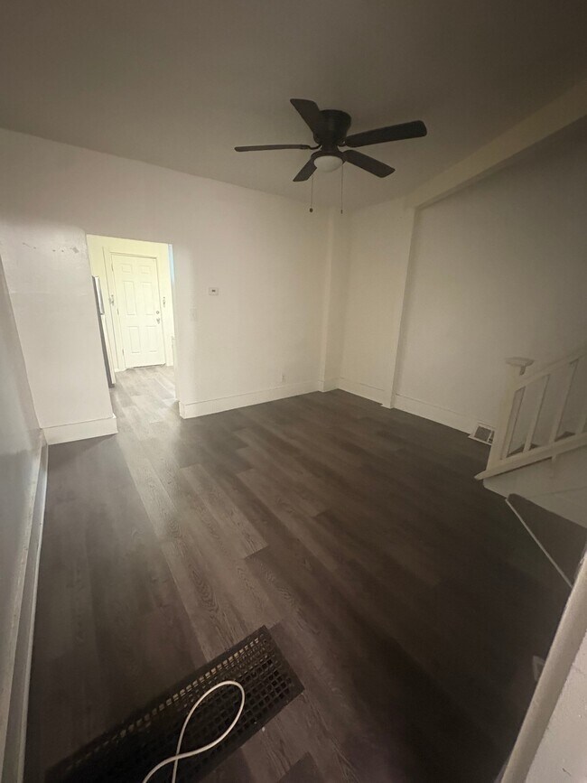 Foto del edificio - 1617 N Warwick Ave