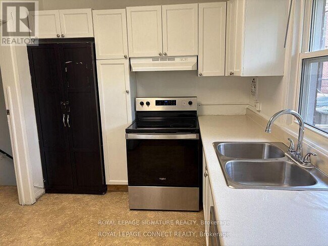 Building Photo - 4130 Lawrence Ave E