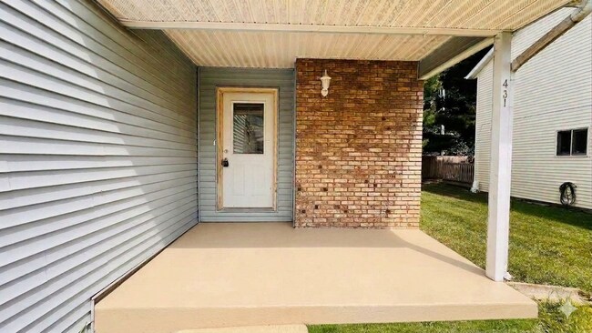 Foto del edificio - 431 S Village Ct