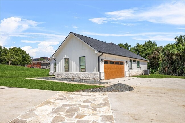 Foto del edificio - 2318 Progress Dr