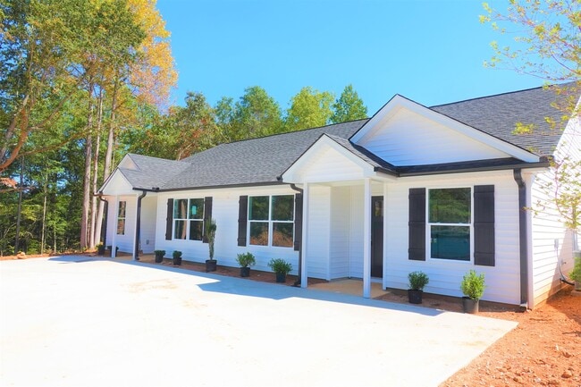Building Photo - 135-A C and South Dr