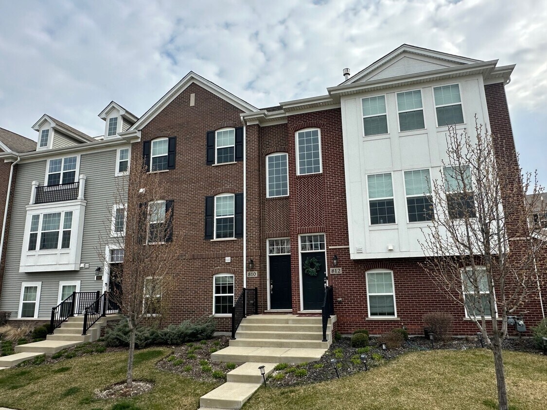 Primary Photo - 810 Paisley Ct