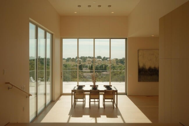 Building Photo - 1022 Via Treviso