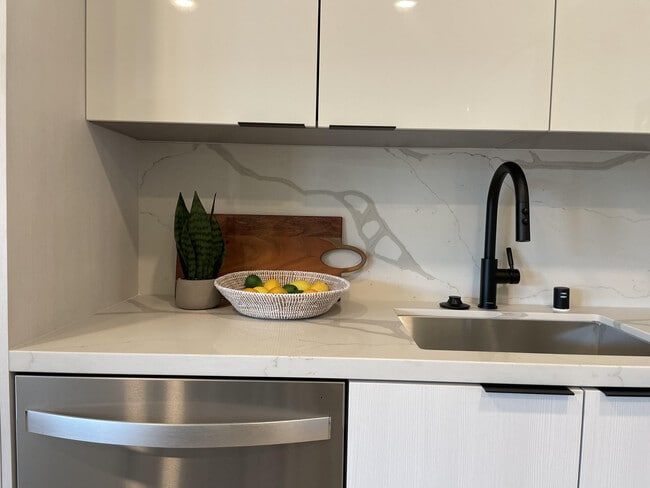 Building Photo - 401 Cypress Ave