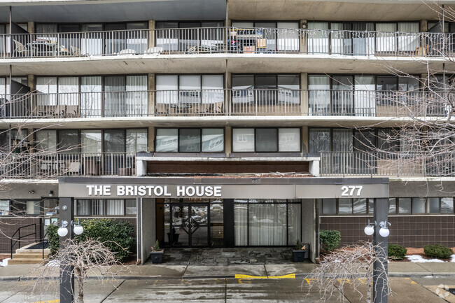 Foto del edificio - The Bristol House Condominiums