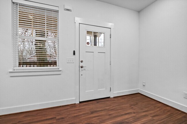 Building Photo - 304 S College Ave