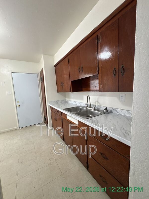 Foto del edificio - 513 E Myrtle Ave