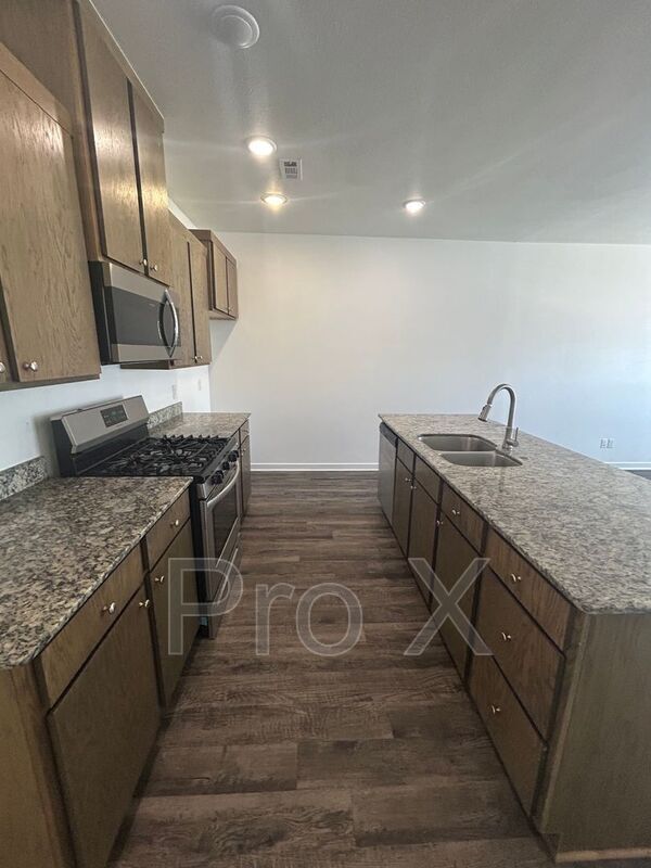 Foto del edificio - 644 Hidden Springs Dr