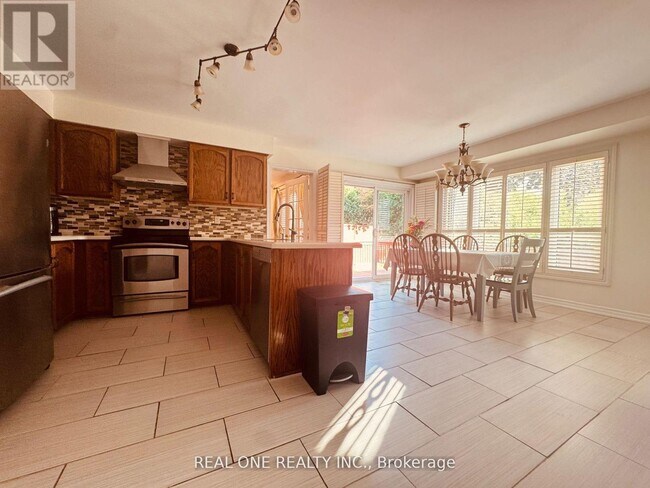 Building Photo - 3 Elmsley Dr