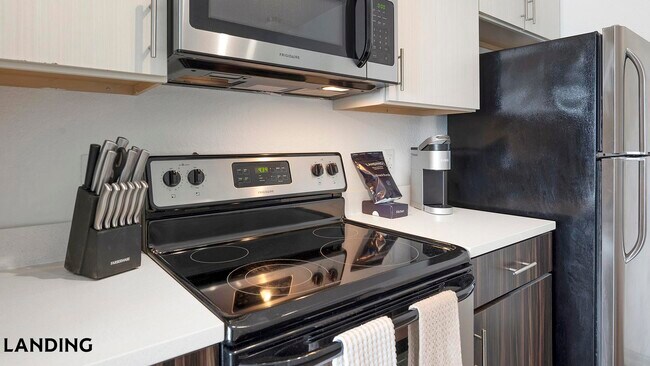 Foto del edificio - 9301 Summit Centre Way