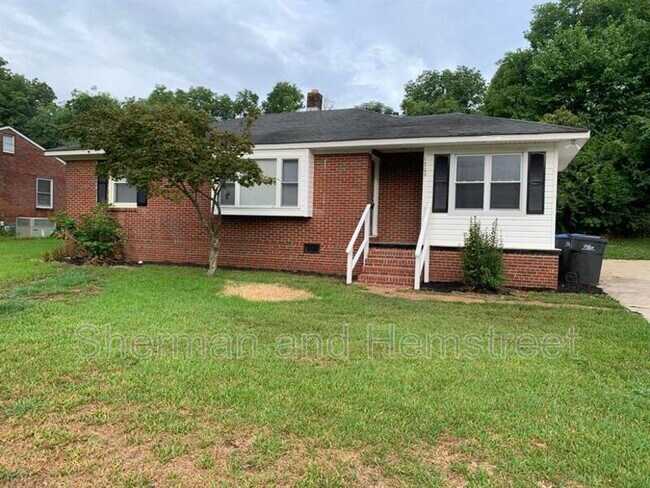 Building Photo - 1209 Eisenhower Dr