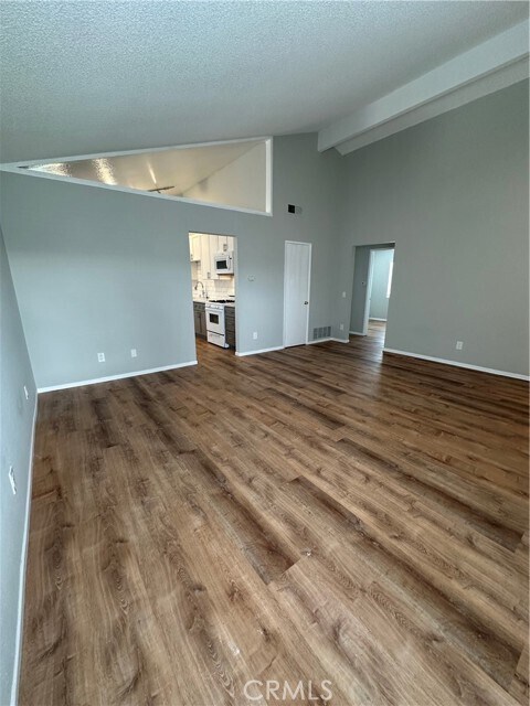 Foto del edificio - 27431 La Cabra