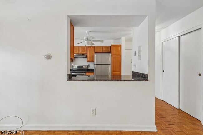 Foto del edificio - 135 S Maple Ave