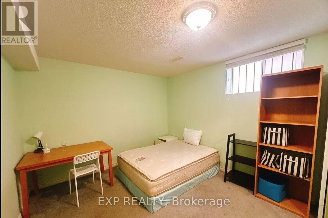 Photo du bâtiment - 123 Steeles Ave E